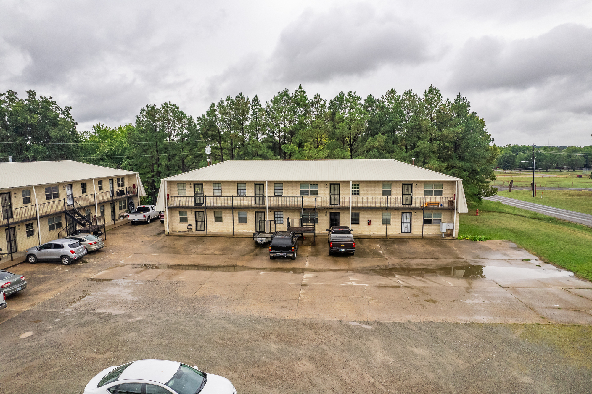 Multi-Family For Sale at 402 NW Panther Ln & 601 NW J St | CommercialSearch