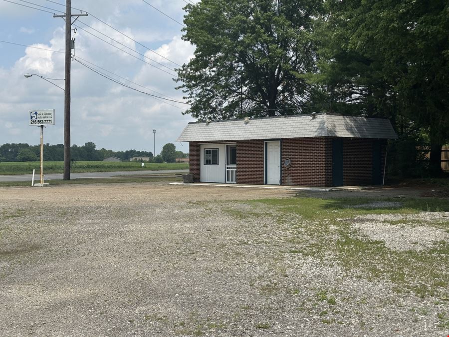 .4 ACRE COMMERCIAL LOT W/ OFFICE FOR LEASE