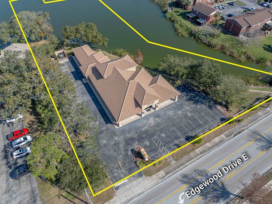 7,000 SF / 1.5 Acres Lakefront Class A Office Building in South Lakeland