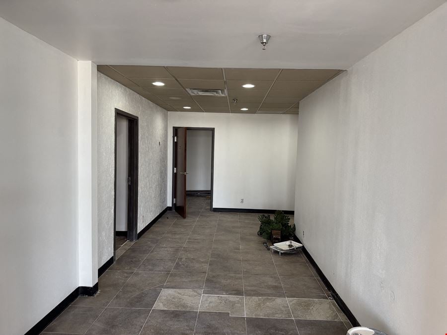 9,759± SF Mixed-Use Commercial Building