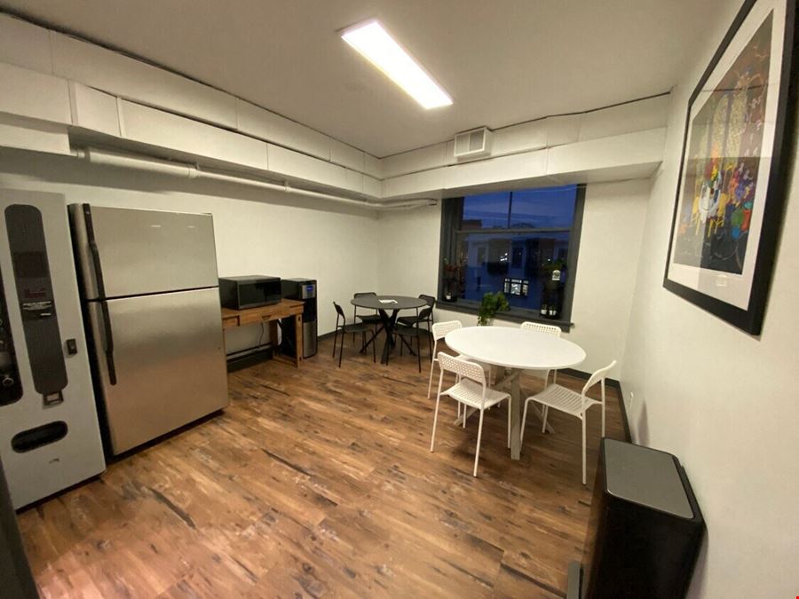 31 W Downer Pl, Suite 304, Aurora, IL 60506