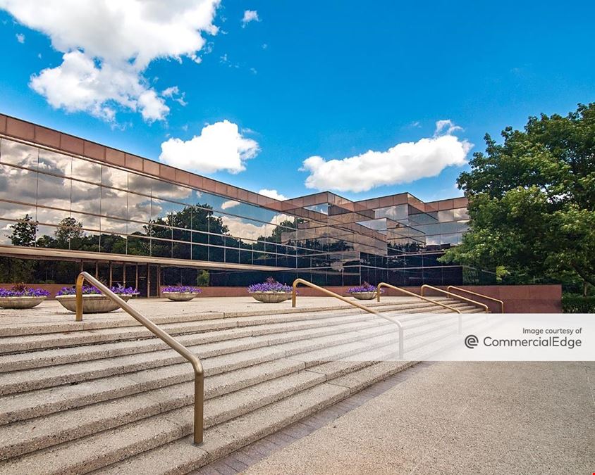 100 Bloomfield Hills Pkwy