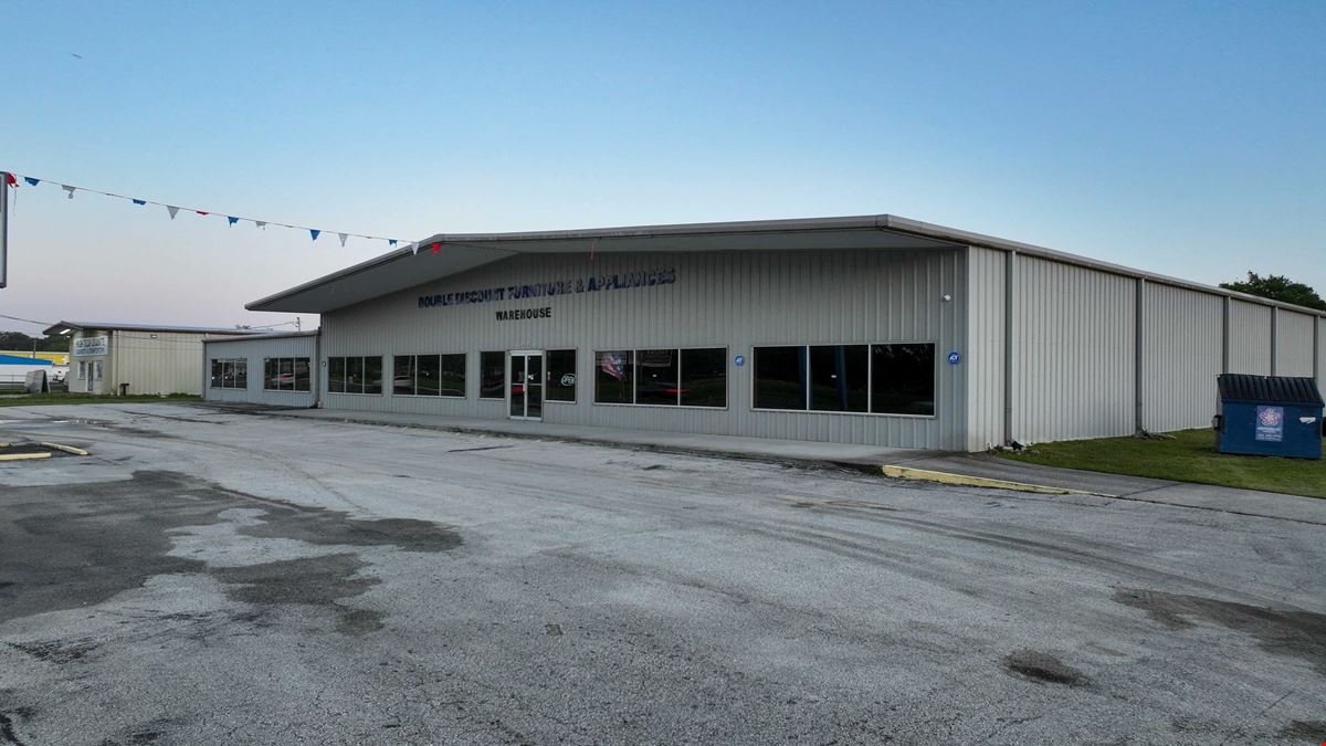 15,940 SF on 2.84 Acres Retail & Warehouse - US 92 Lakeland