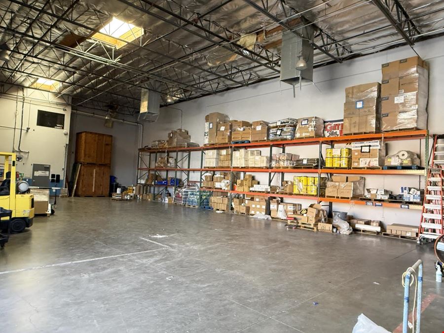 ±13K office/whs bldg with secured yard (±0.97 acre)