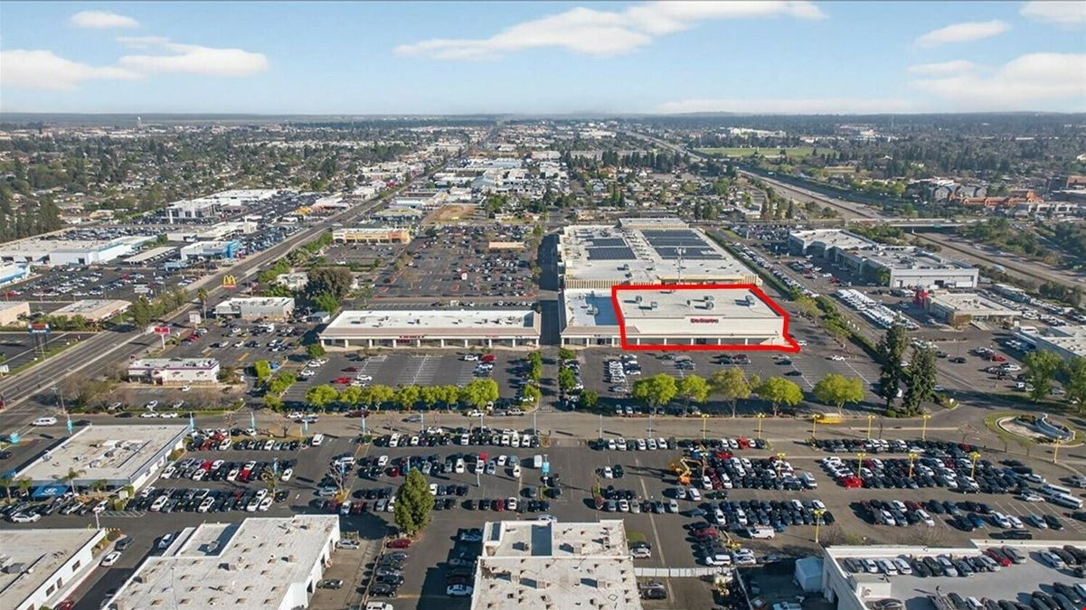 ±36,319 SF Blackstone Ave Retail Building