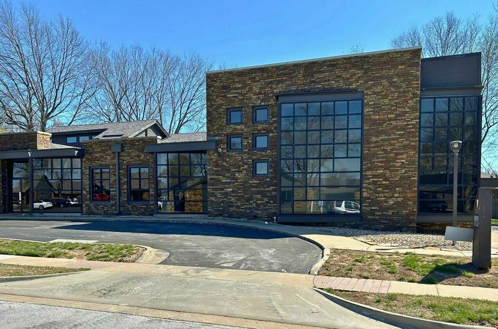 ±9,692 SF OF OFFICE SPACE FOR SALE OR LEASE IN SOUTHEAST SPRINGFIELD