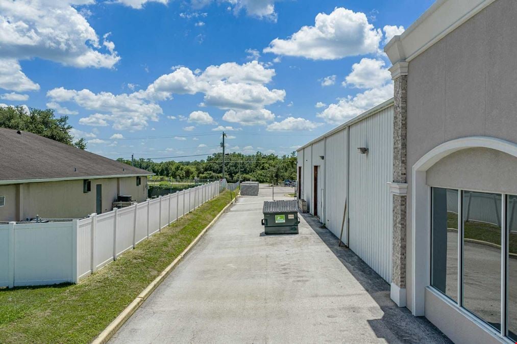 Retail Showroom & Warehouse - 11,000+ SF in South Lakeland