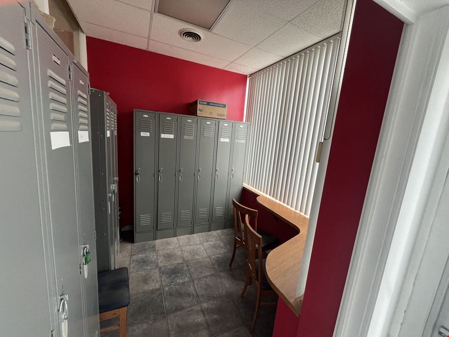 5245 W Diversey