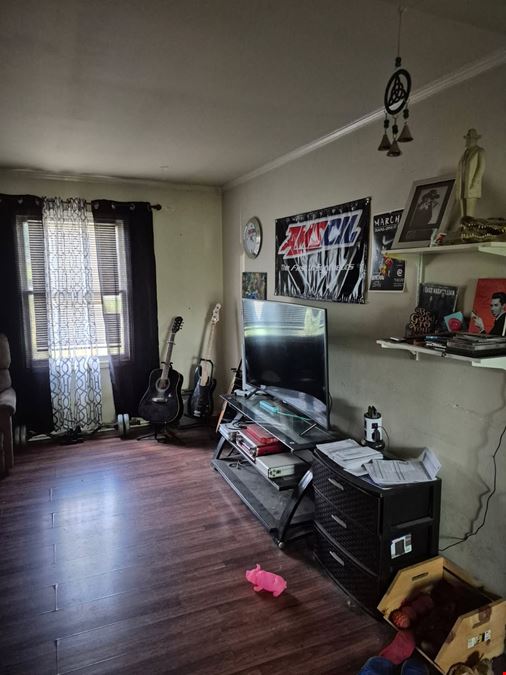 130 Brush Hill CT