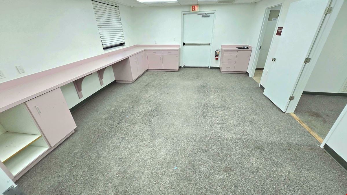Perfect Downtown Medical office or Retail Use!