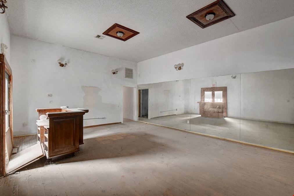 901 E Ogden Ave