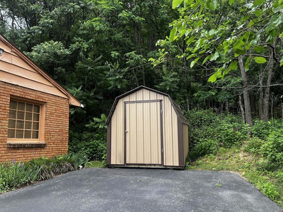 Freestanding Salem Office | 1,000 SF