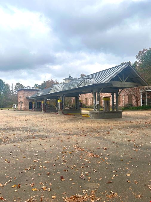 2027 Strawberry Hill Drive