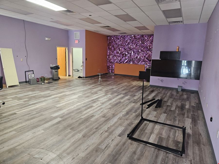 Pacesetter Plaza | Retail Space Available