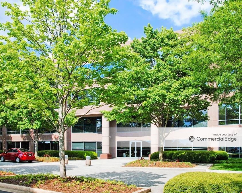 One Barrett Lakes Center