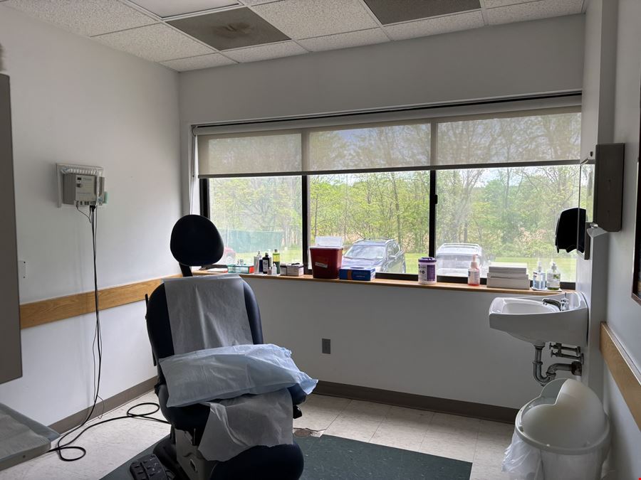 1545-1547 Columbia Tpk- Medical Office for Sale or Lease
