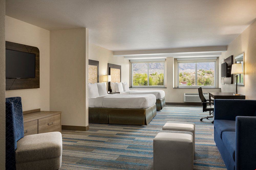 Holiday Inn Express & Suites Colorado Springs Central