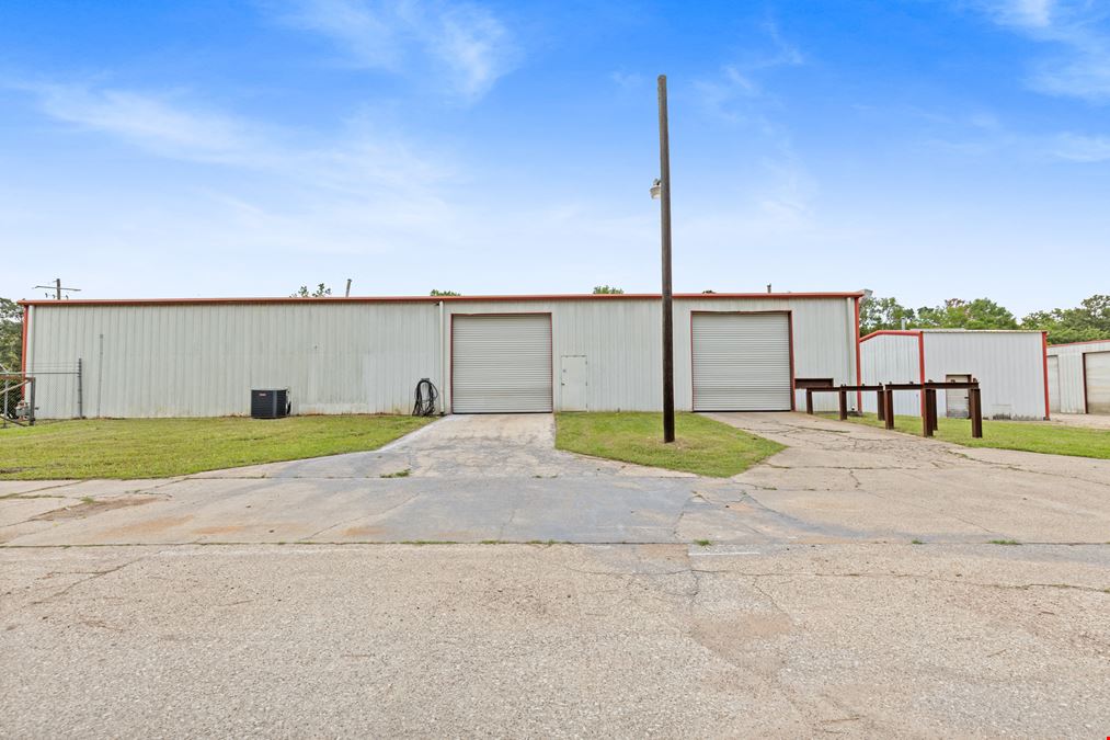 INDUSTRIAL SPACE FOR LEASE 516 FM 3083 Rd,. | 10,220 Sq. Ft.| 5.02 Acres