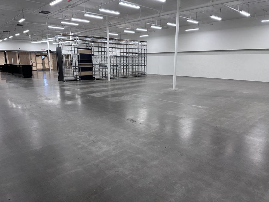 Prime 8,200 SF Retail Haven: High-Visibility Turn-Key Space on NE Highway 99