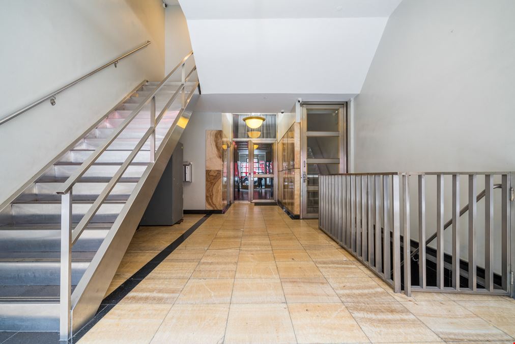 1,000 - 1,400 SF | 143 W 72nd St | Selling Lower Level & 3rd Floor Retail/Office Spaces for Lease
