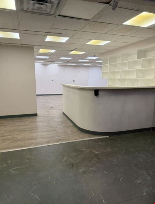 Spacious Restaurant Salon Pharmacy Retail Store Off Main Street Lease