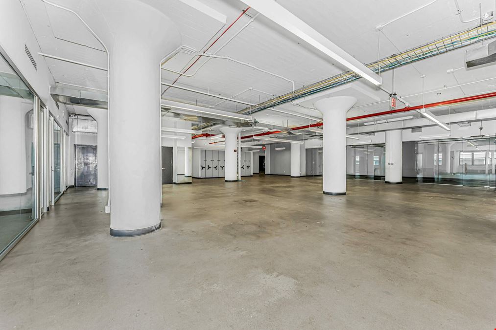 Short-term Warehouse/Distribution Center for Lease in LIC