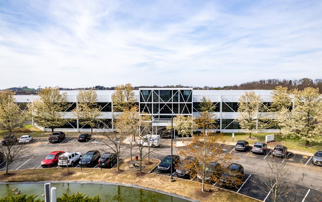 8 Penn Center West