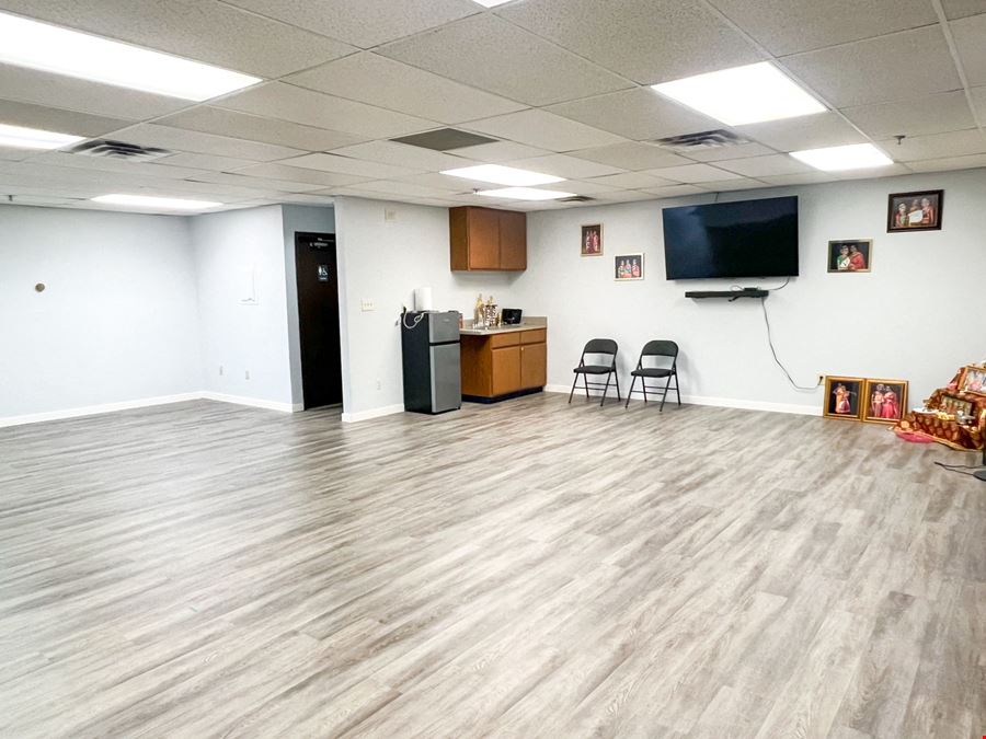 Renovated Office Suites in Worthington Village North