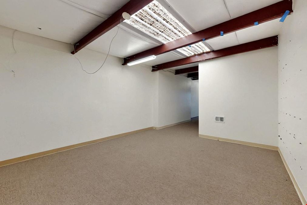 Paseo Area Office/Warehouse – Gated Yard + 3-Phase Power + Drive In Door