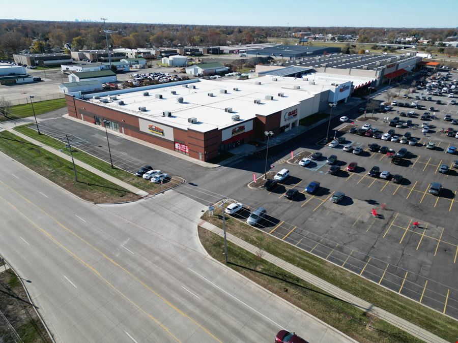 13 & Little Mack Shopping Center