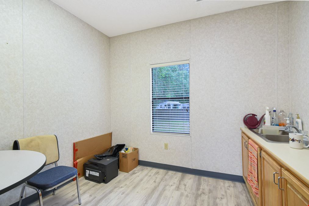 1535 State Road 207