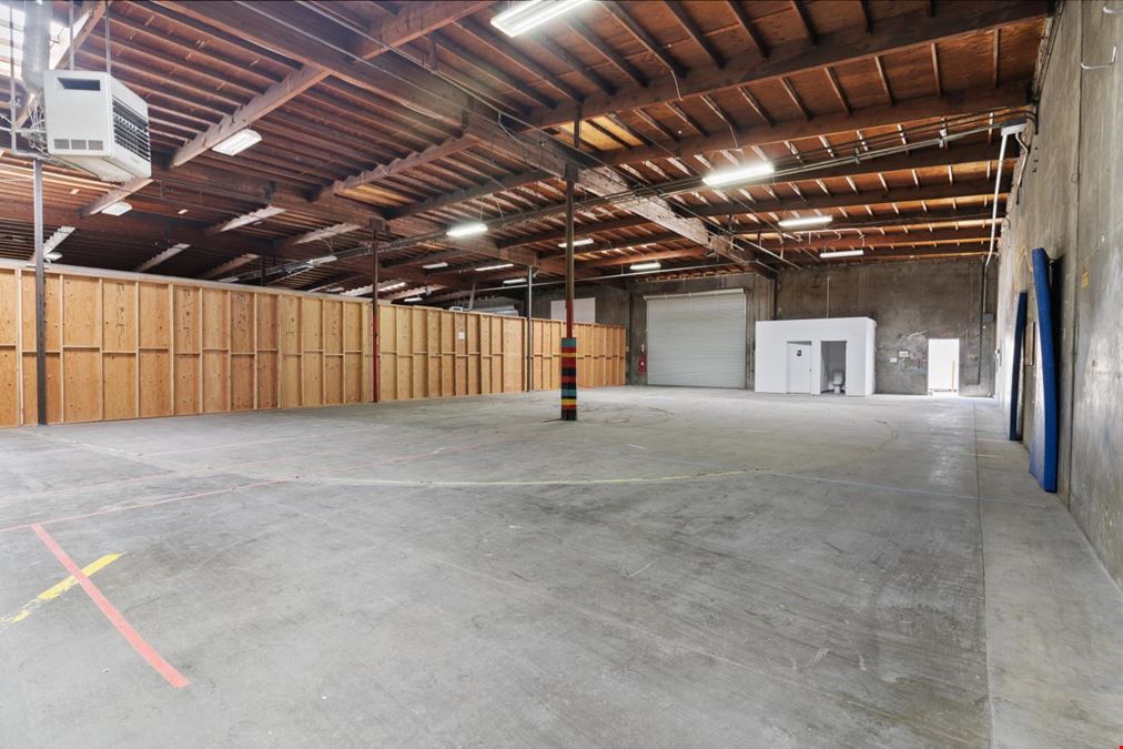 "Unlock Your Storage Solutions in Gardena: Prime Warehouse Space Available Now!"