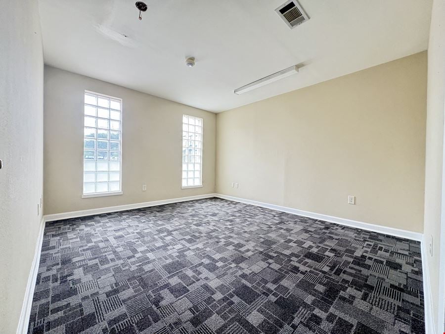 5411 Brookglen Dr