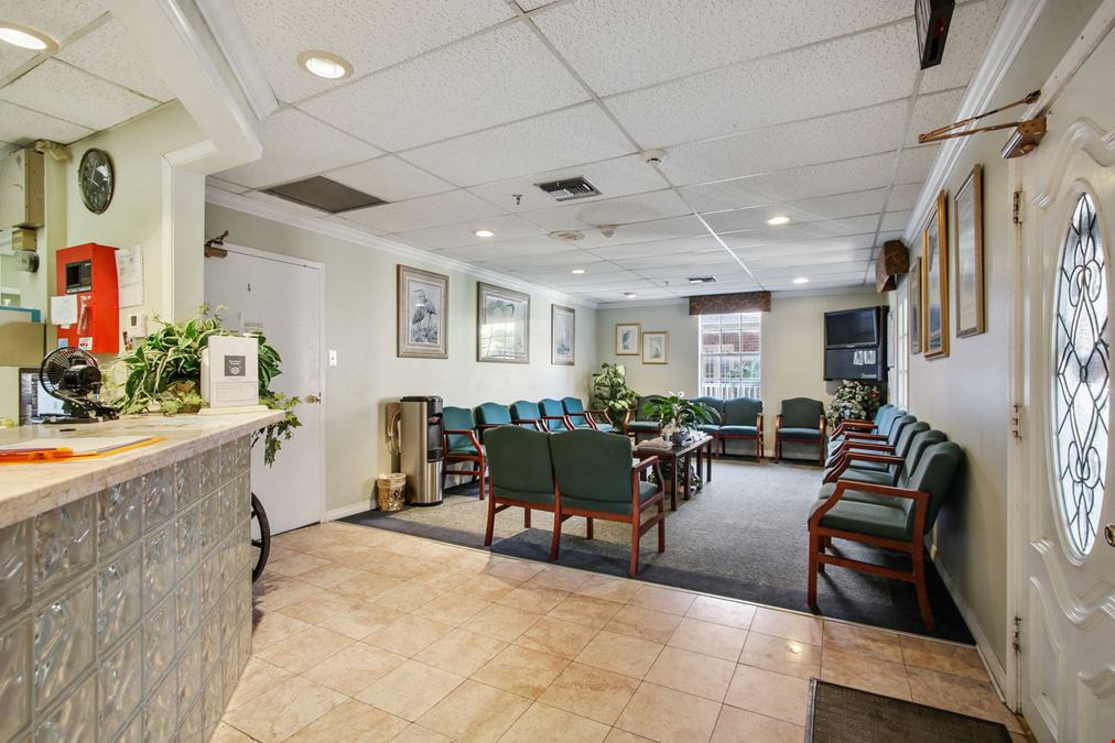 Spacious Medical Clinic in Prime Location in Doctor's Row in Metairie