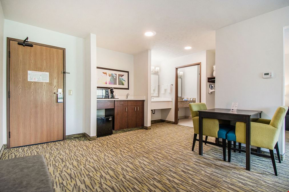 Holiday Inn Express & Suites Omaha 
