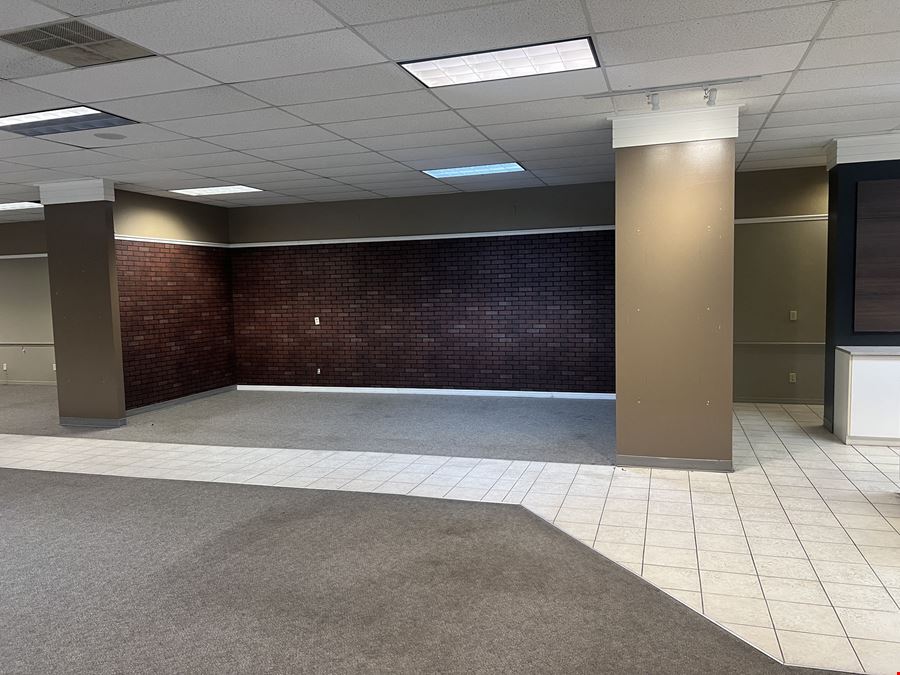 15,192 SF Single-Tenant Retail / Medical / Flex Building For Lease!