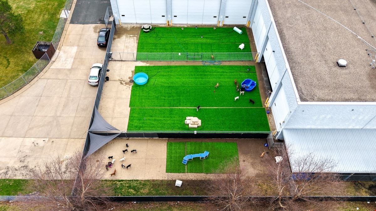 NNN Flex Building - Pet Boarding / Grooming