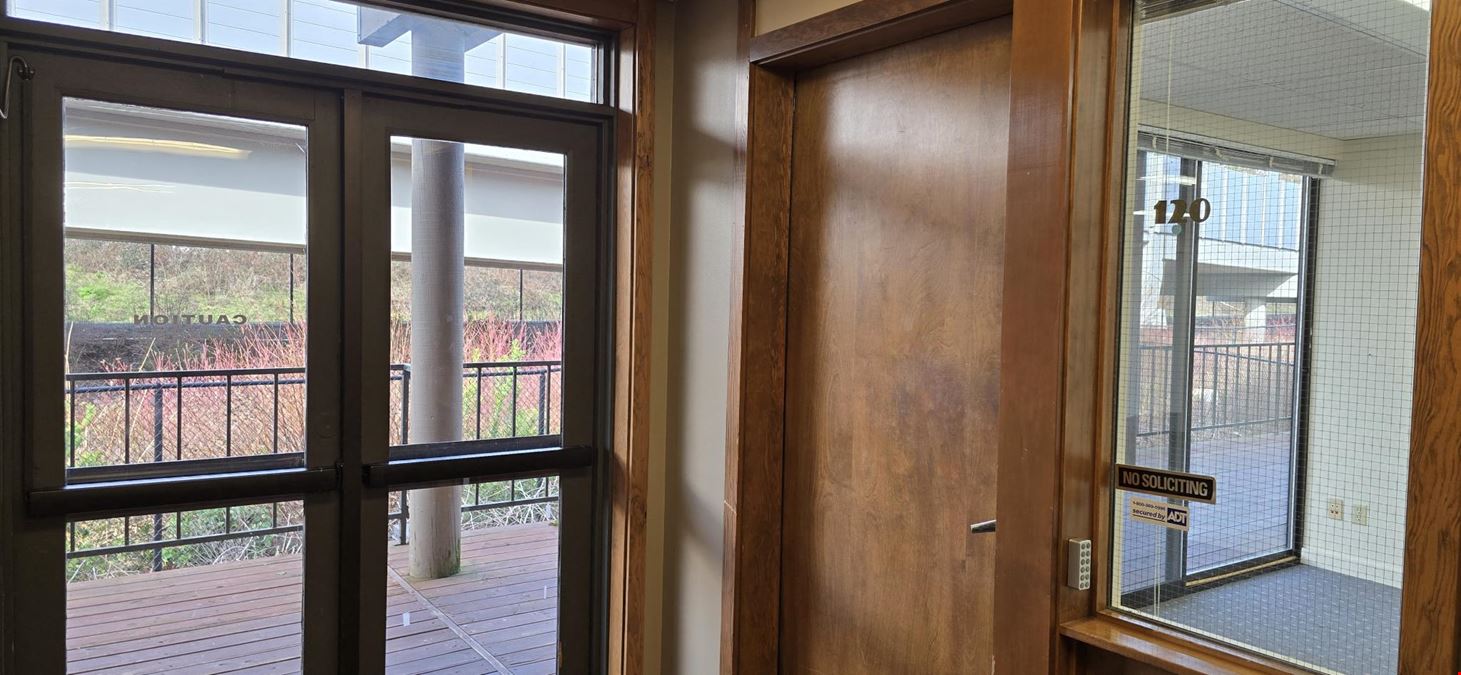 9 Lake Bellevue Drive, Unit 120