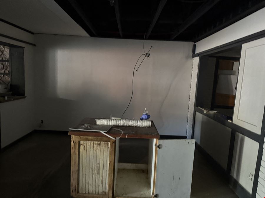 FULL SERVICE RESTAURANT ON GLENSTONE