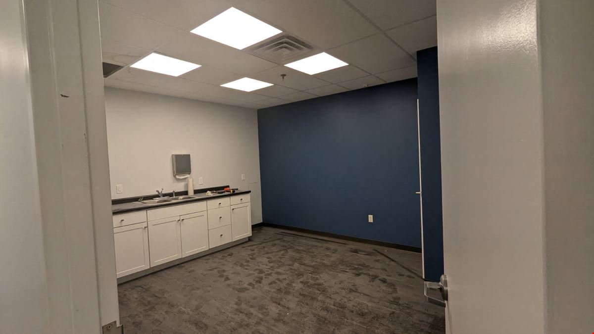 120 Lambert Lind Hwy Unit 6 1995 SF Warwick, RI 02886
