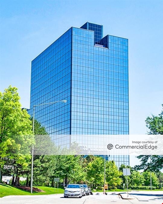 Woodfield Corporate Center - 425 & 475 North Martingale Road