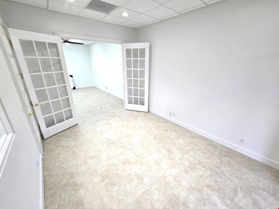 Office / Warehouse 2,021 +/- SQFT