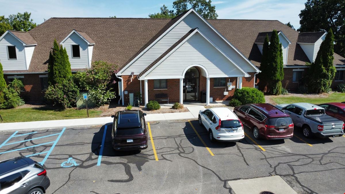 1225 W Grand River