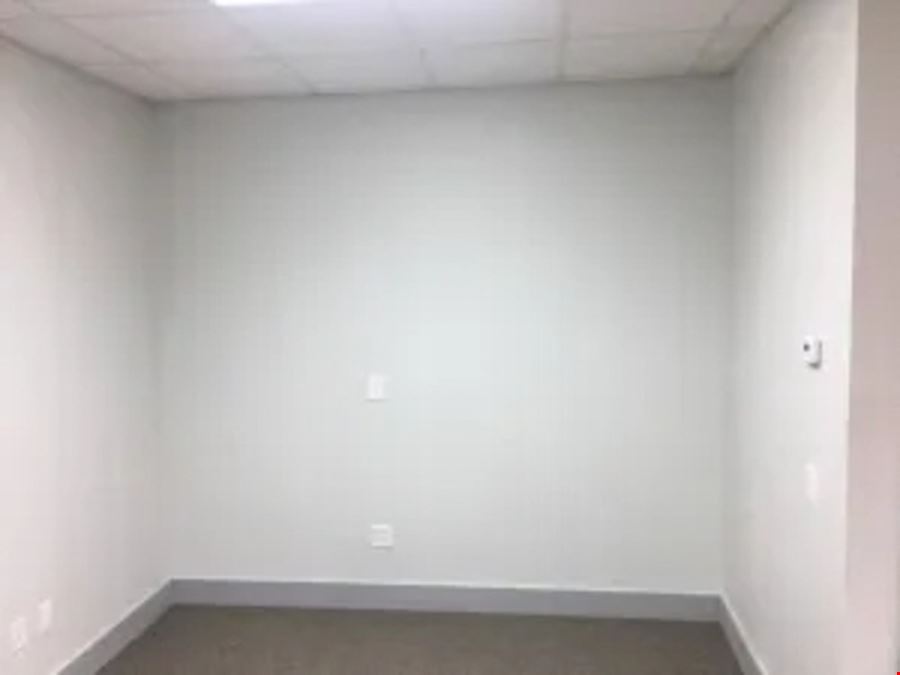 6532 SF Suite 140 Professional and Medical Office Space