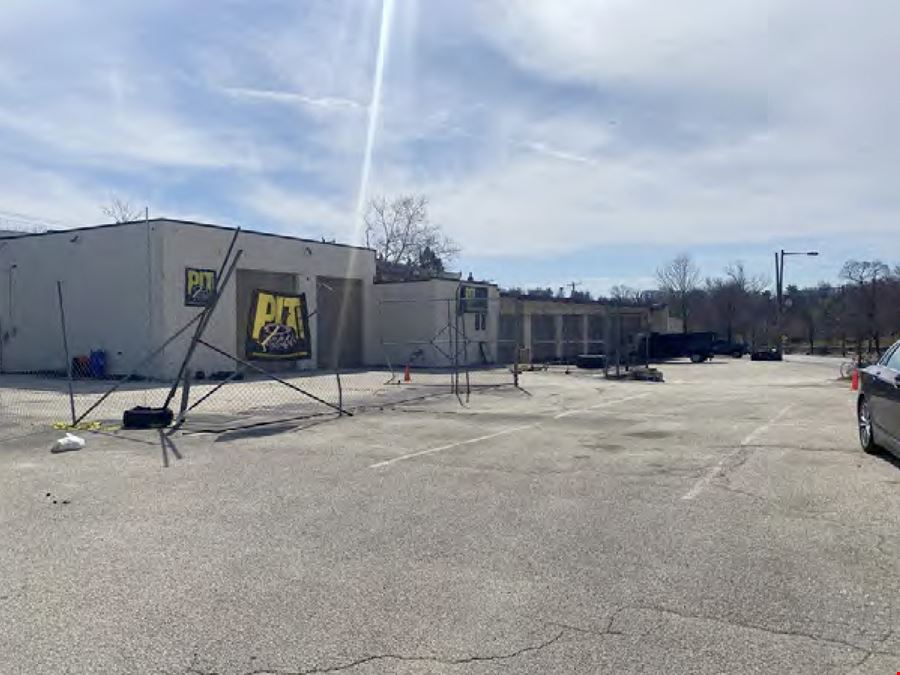 9,000 SF | 3801 Ridge Avenue | Warehouse With Six Loading Docks For Lease