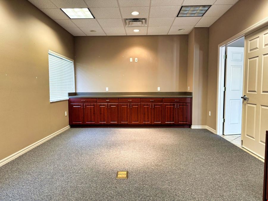 SUPER WELL LOCATED OFFICE SUITE ON UNIVERSITY PKWY.