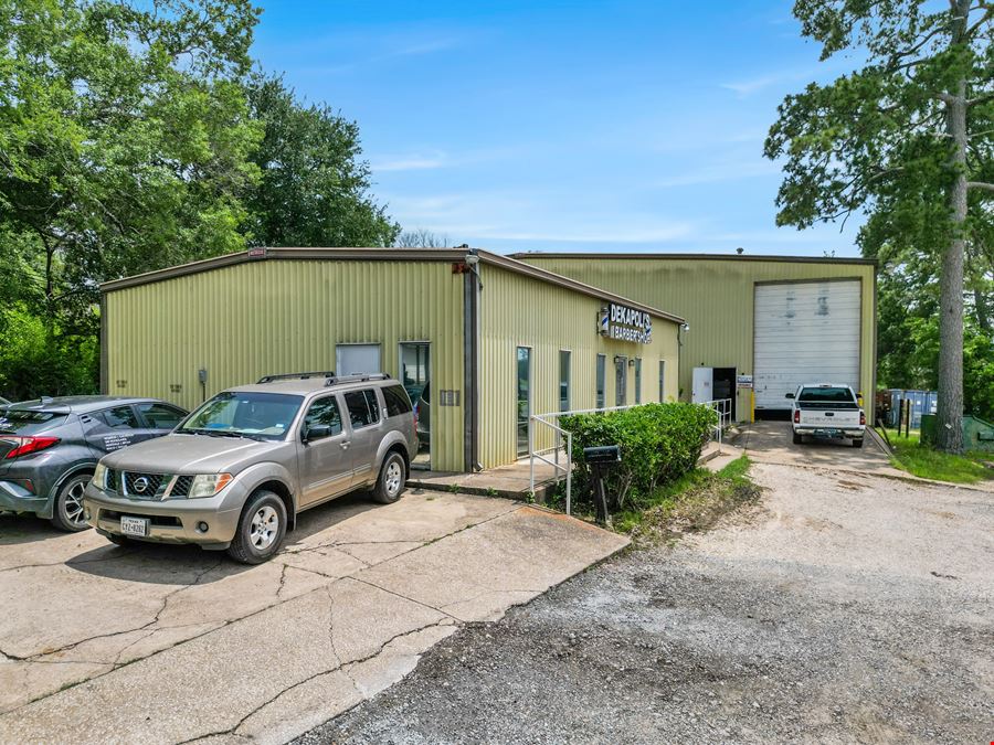 Corner Lot Warehouse on I-45