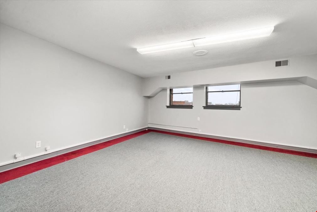 31 W Downer Pl, Suite 304, Aurora, IL 60506