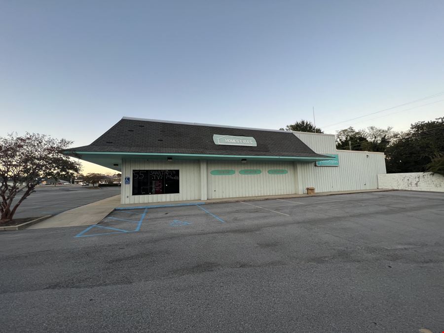 College Park Shopping Center - Out Parcel