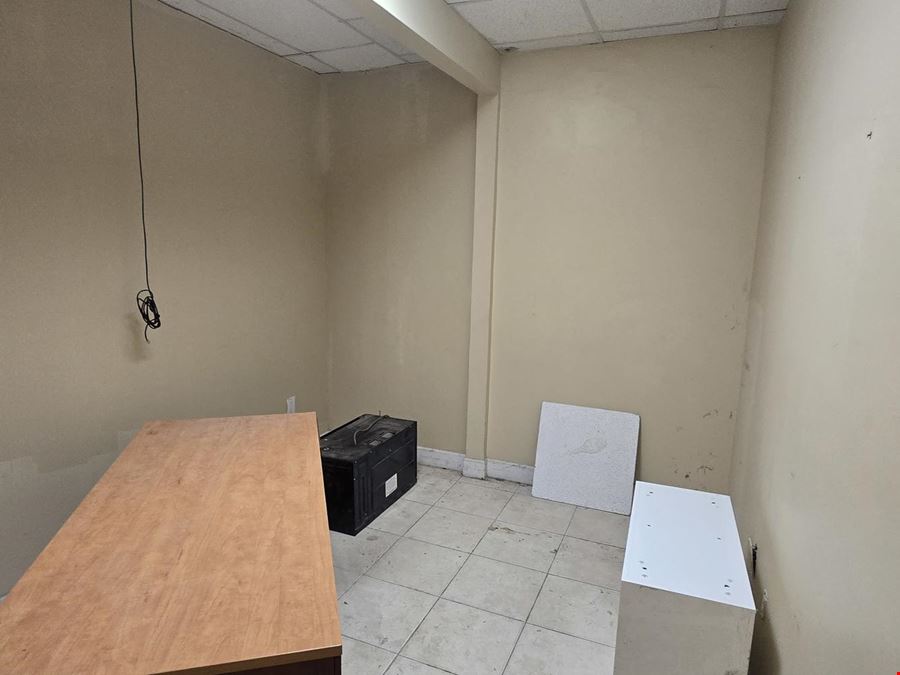 Corner Unit / 100% A/C Office / Warehouse